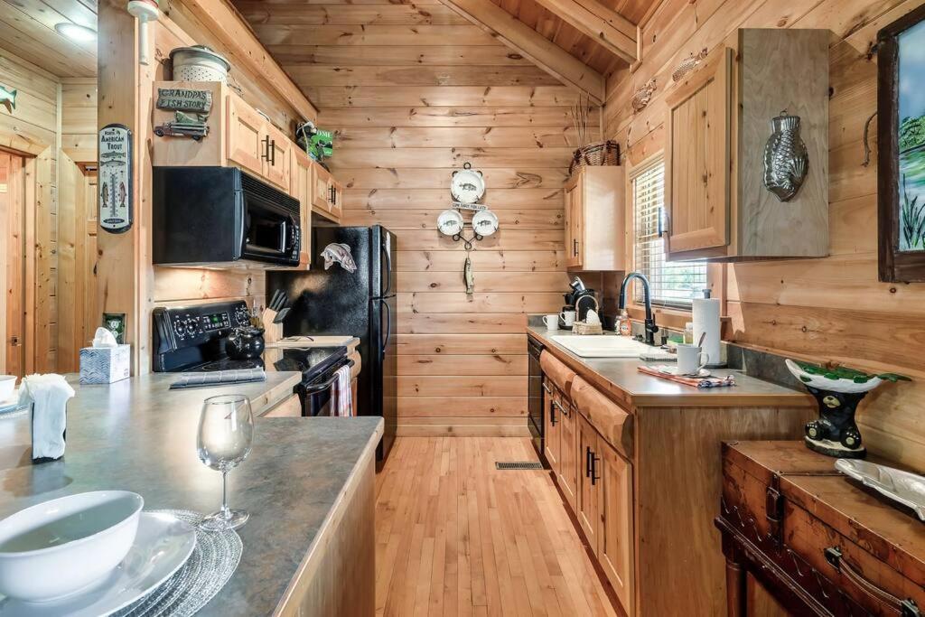 Villa Spectacular Mtns Views With Private Hot Tub With Pool Table And Private Pond Sevierville Exterior foto
