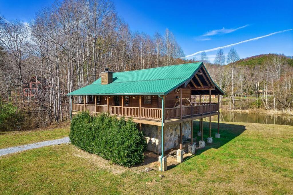 Villa Spectacular Mtns Views With Private Hot Tub With Pool Table And Private Pond Sevierville Exterior foto