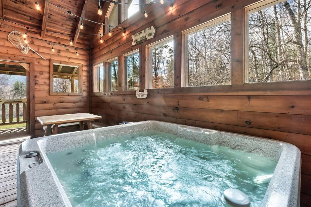 Villa Spectacular Mtns Views With Private Hot Tub With Pool Table And Private Pond Sevierville Exterior foto