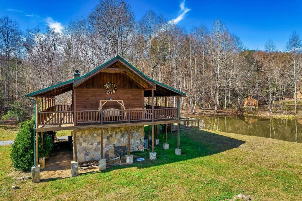 Villa Spectacular Mtns Views With Private Hot Tub With Pool Table And Private Pond Sevierville Exterior foto