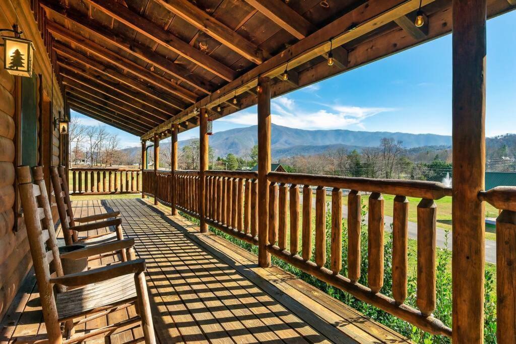 Villa Spectacular Mtns Views With Private Hot Tub With Pool Table And Private Pond Sevierville Exterior foto