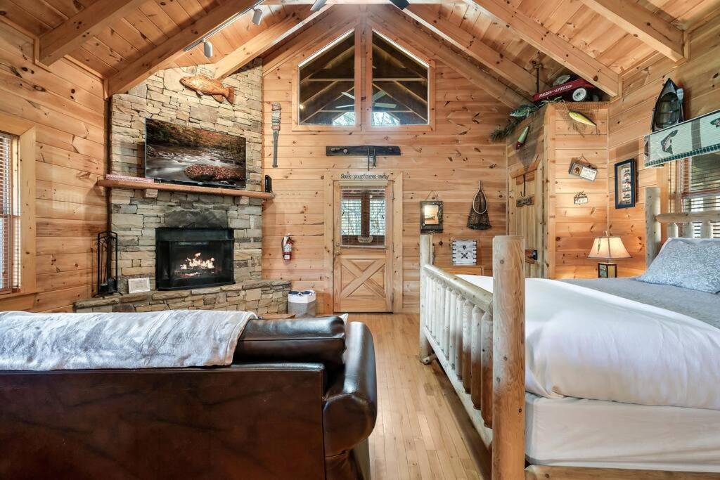 Villa Spectacular Mtns Views With Private Hot Tub With Pool Table And Private Pond Sevierville Exterior foto